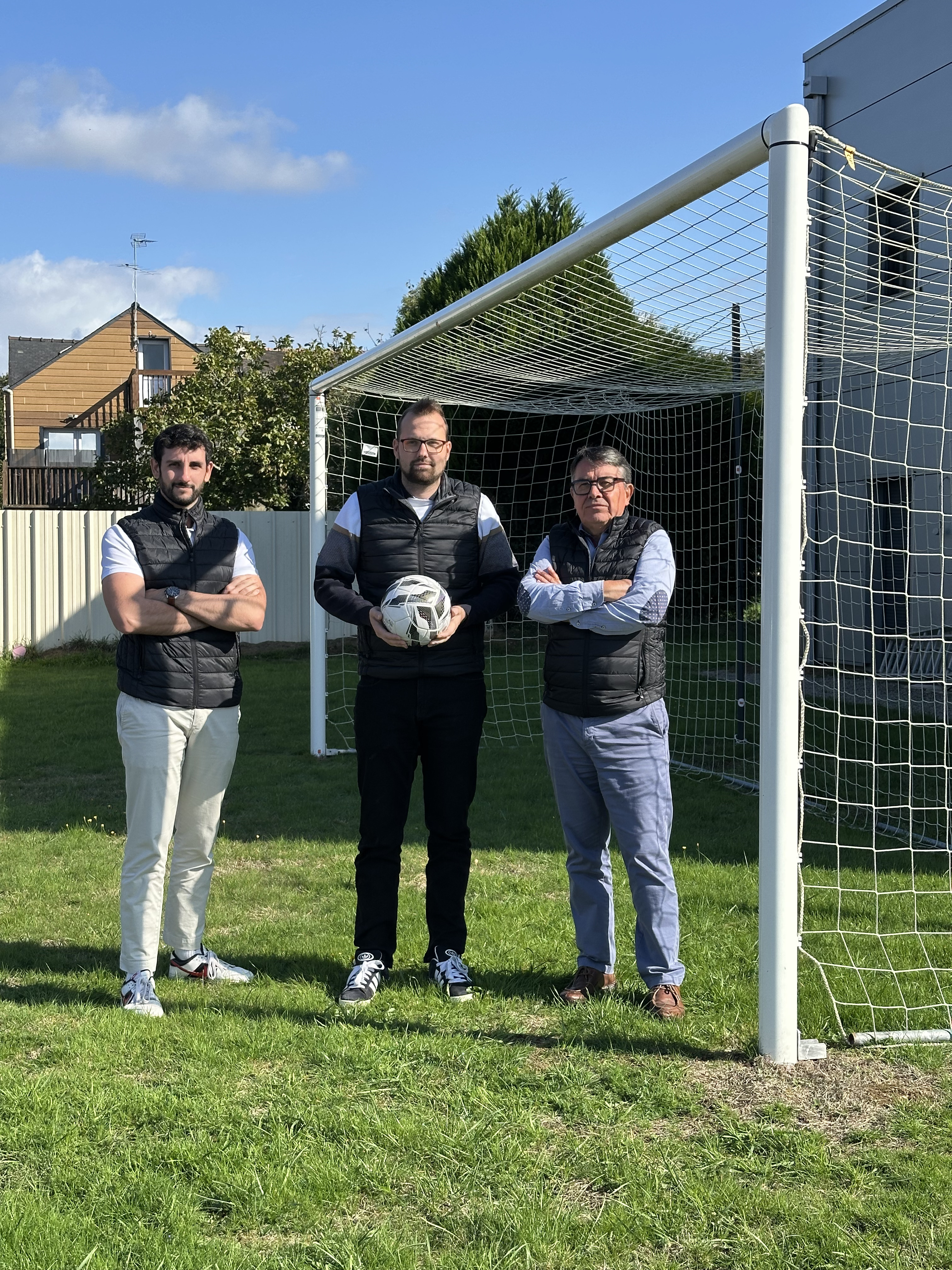 The OuiGoal team at the goal